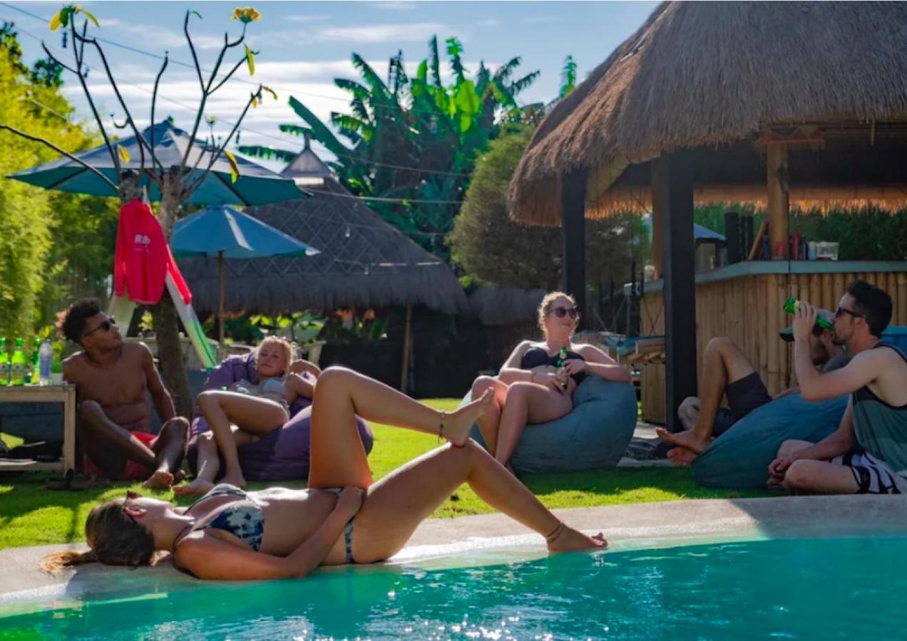 Surfers House Batu Bolong - Adults Only Albergue Canggu Exterior foto