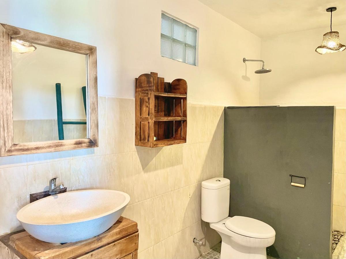 Surfers House Batu Bolong - Adults Only Albergue Canggu Exterior foto