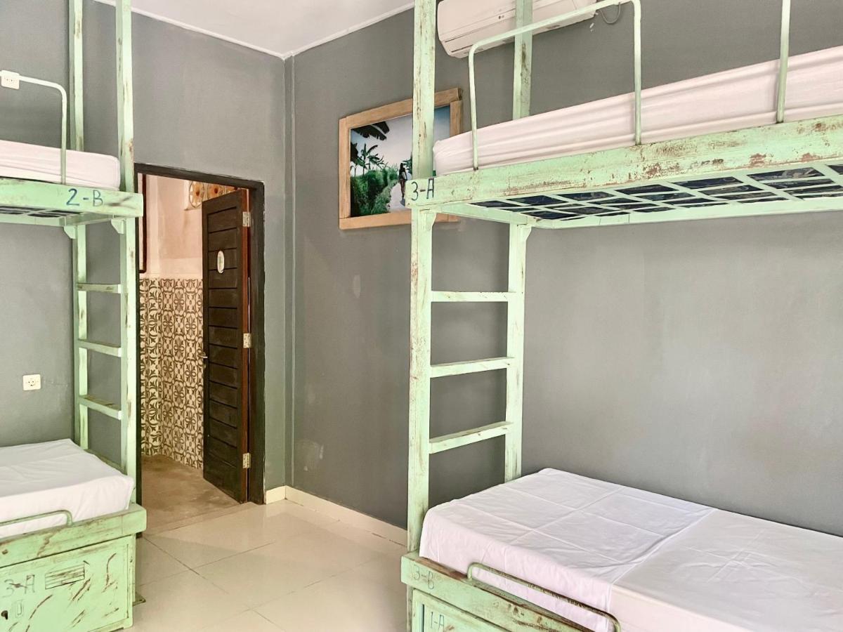 Surfers House Batu Bolong - Adults Only Albergue Canggu Exterior foto