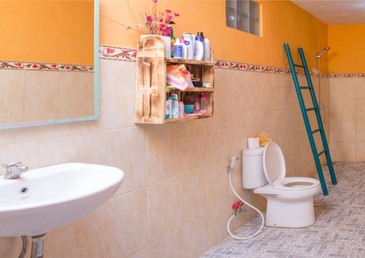 Surfers House Batu Bolong - Adults Only Albergue Canggu Exterior foto