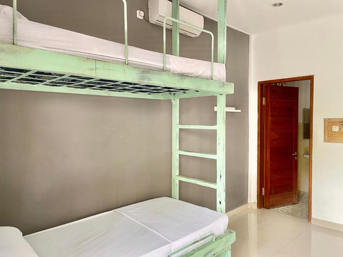 Surfers House Batu Bolong - Adults Only Albergue Canggu Exterior foto