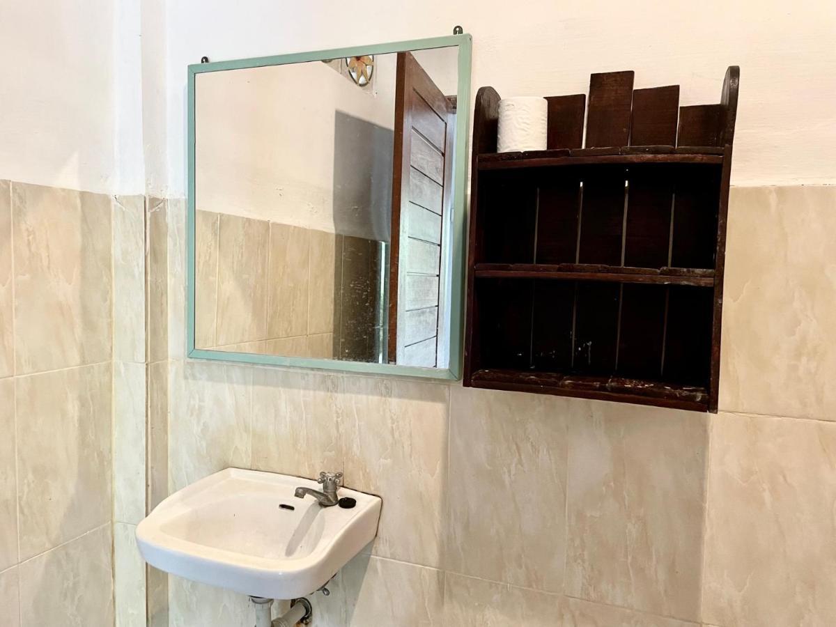 Surfers House Batu Bolong - Adults Only Albergue Canggu Exterior foto